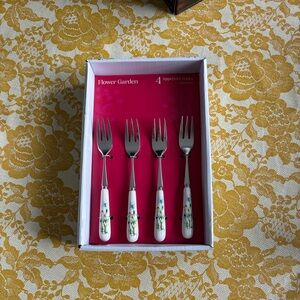White Floral Appetizer Fork Set (Set of 4)